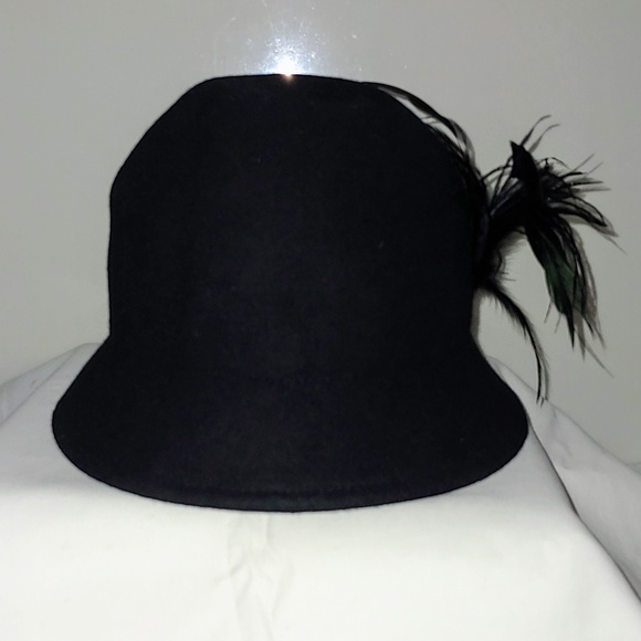Fabulous 100% Wool Cloche Hat, Feather Accents!